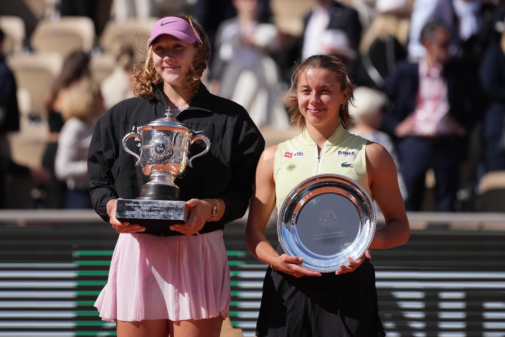 French Open women’s singles champion Mirra Andreeva and runner-up Maja Chwalinska (Thibault Camus/AP) (AP)