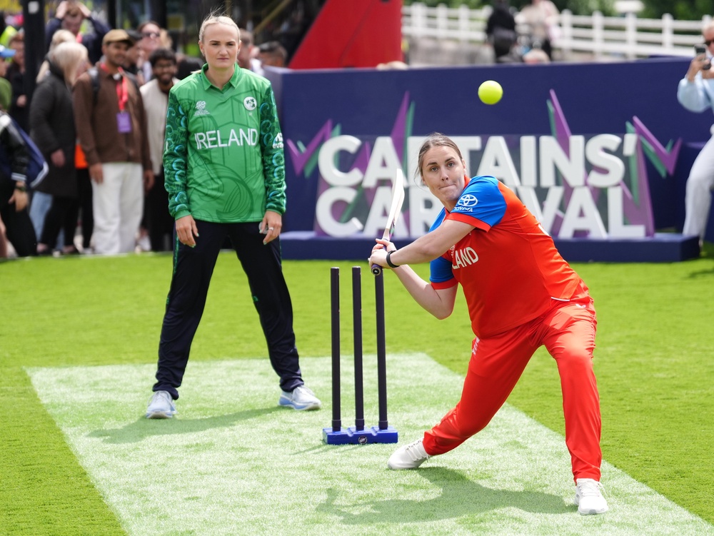 England captain Nat Sciver-Brunt (right) is hoping to inspire a new generation (Jonathan Brady/PA) (PA Wire)