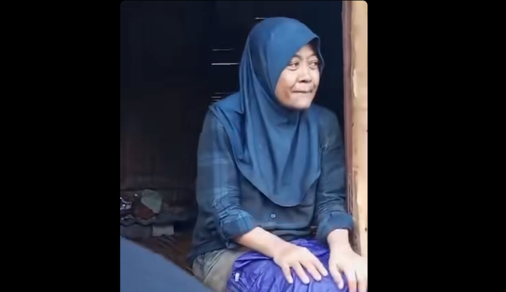 Jaslinda Saludin speaks to the media from a home where she is recovering after her ordeal (Facebook/Mohd Fadli Salleh)