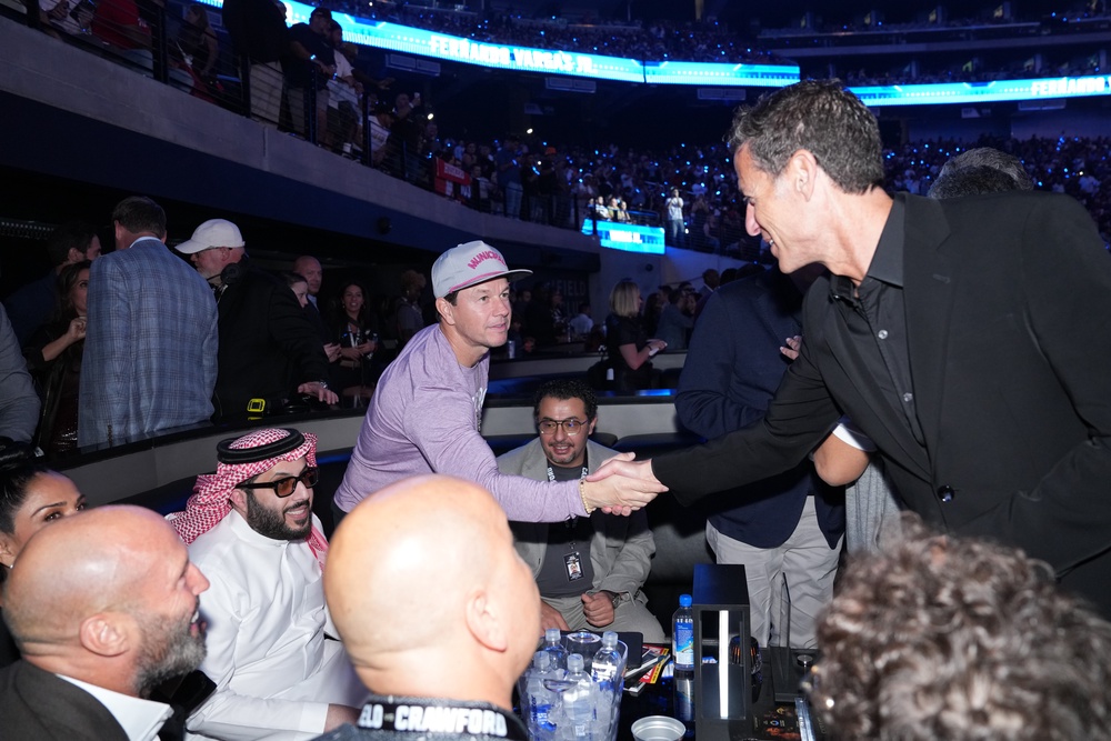 TKO Group Holdings may lose $30 million on the UFC’s White House event, says president and chief operating officer Mark Shapiro, left, seen here shaking hands with actor Mark Wahlberg at a boxing match in Las Vegas (Getty)