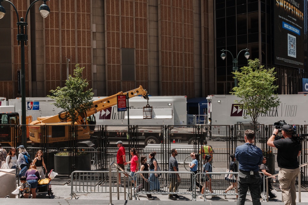 Officials place concrete barriers near Madison Square Garden ahead of tonight’s Knicks-Spurs game (Getty)