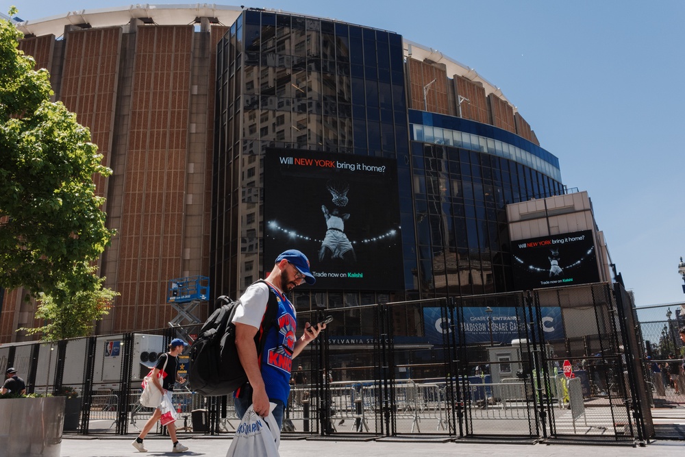 The New York Knicks will compete against the San Antonio Spurs tonight at Madison Square Garden (Getty)