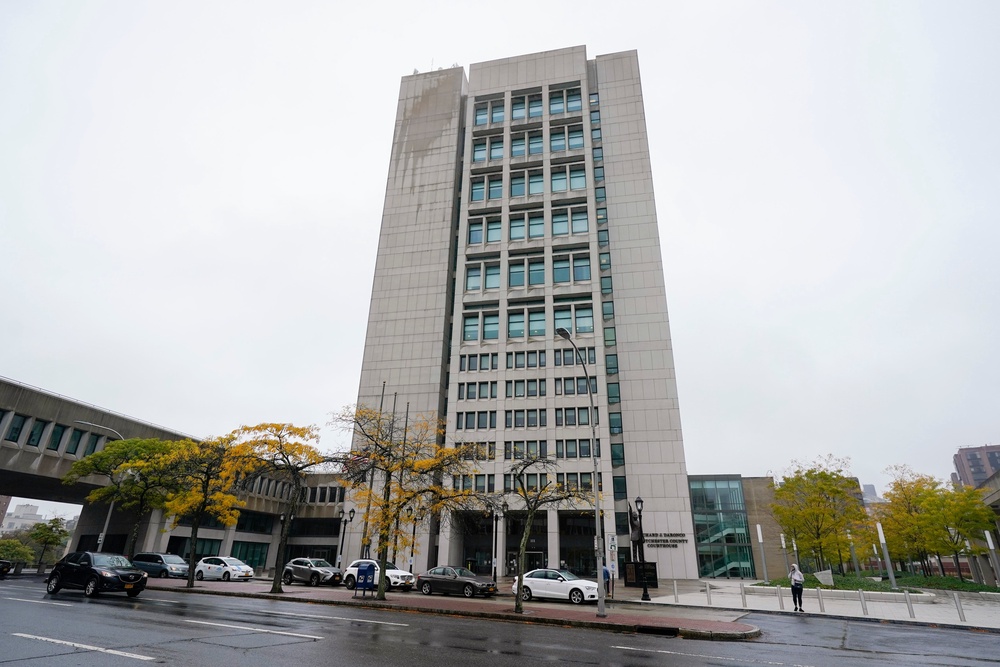 Pedestrians pass the Richard J. Daronco Westchester County Courthouse (Copyright 2020 The Associated Press)