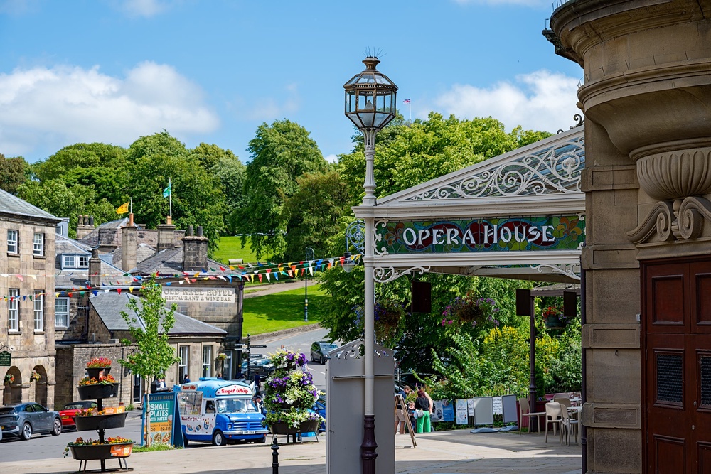 The couple live in Buxton, Derbyshire, in the Peak District (Getty)