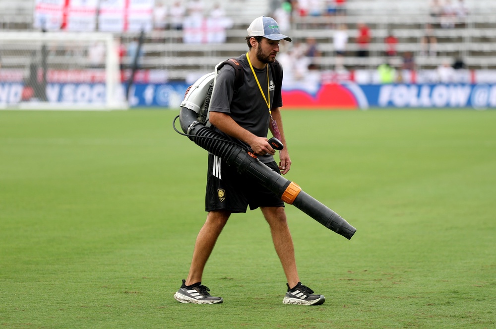 Ground staff are busy at work in Orlando. (Getty Images)