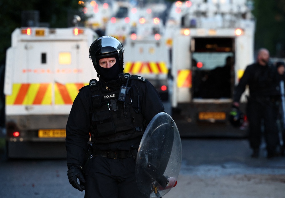 Police in riot gear work behind their blockade in Glengormley (AFP/Getty)