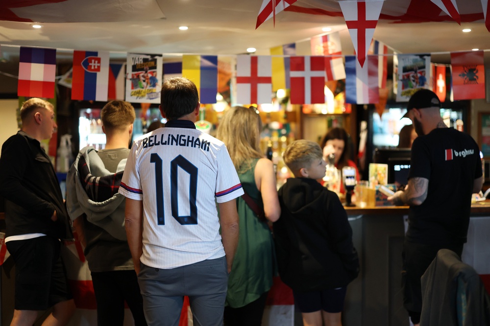 A World Cup boost could bring in £275m for pubs, according to the British Beer and Pub Association (Getty)