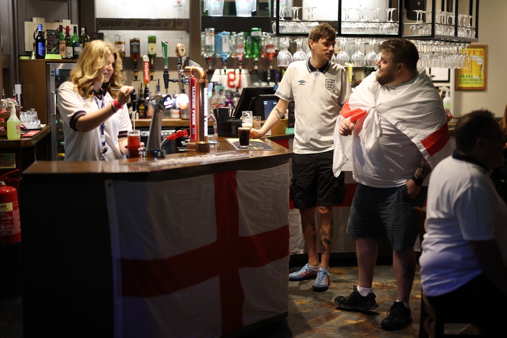 Pubs have been allowed to stay open till 5am on Monday sparking police concerns (Getty)