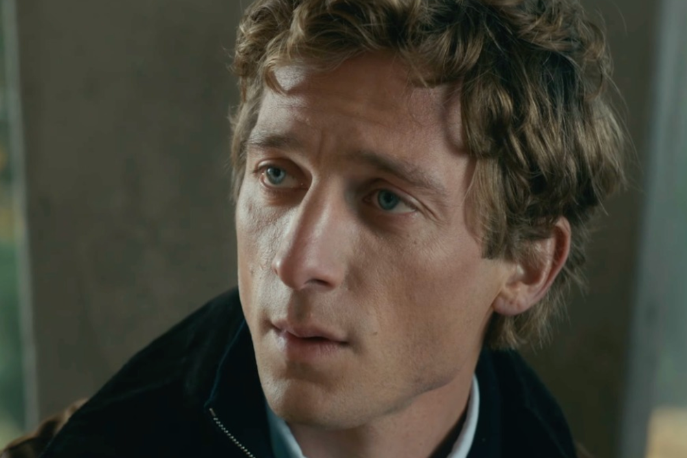Jeremy Allen White has backed the UK government’s decision to ban children under 16 from accessing major social media platforms, describing it as a ‘great’ step forward (YouTube/Sony/Columbia)