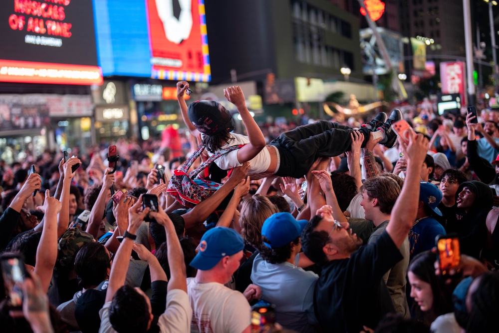 Knicks fans celebrate wildly after Wednesday night’s win (Getty)