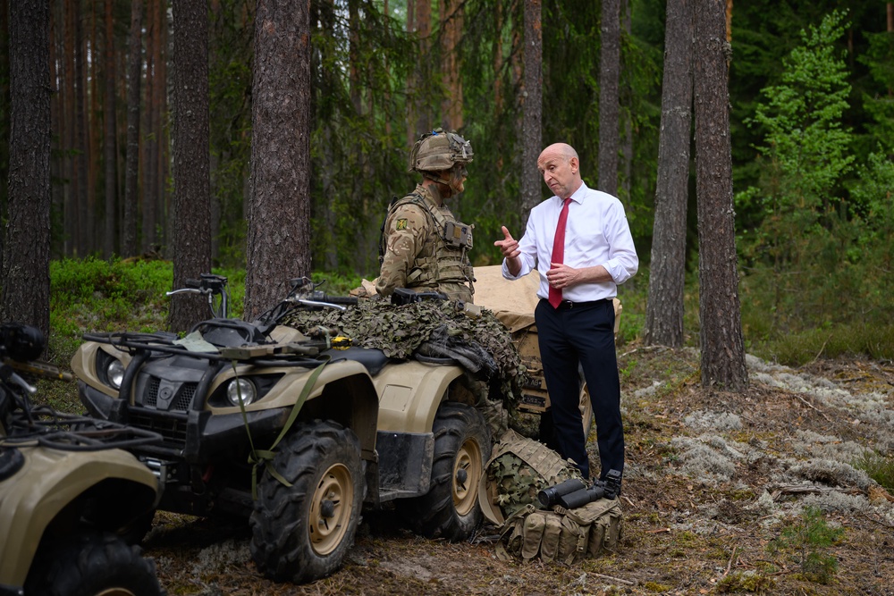 John Healey speaks with a member of 2 SCOTS of the 4th Light Brigade as they participate in exercise Spring Storm on 21 May 2026 (Getty)