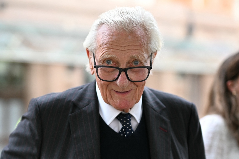 Conservative peer Michael Heseltine says Farage and Johnson’s claims about Brexit were ‘a con’ (AFP/Getty)
