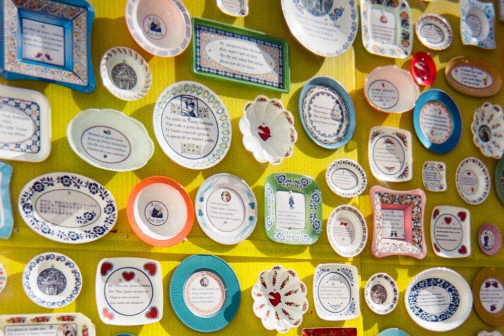 A wall of plates outside Museu de Lisboa (Emma Henderson)