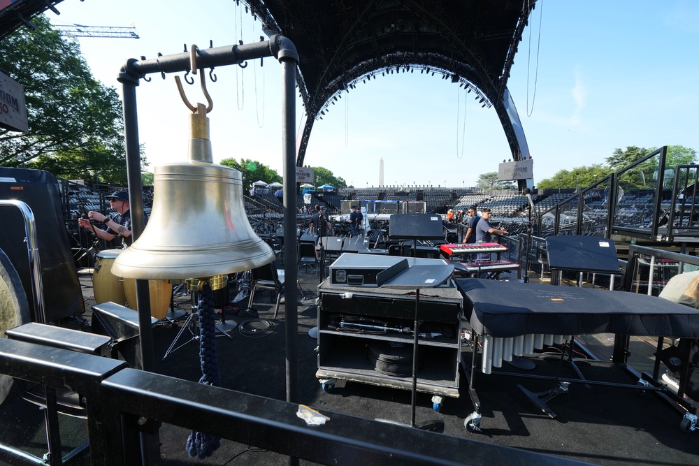 The event, set to begin at 8 pm Sunday, June 14, will be live-streamed on Paramount+ or locals to Washington, D.C., can buy free tickets to watch the cage match on the Ellipse (AP)