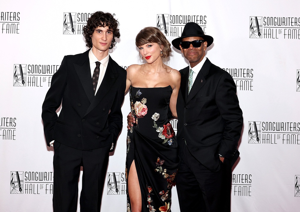 Sombr, Taylor Swift and Jimmy Jam attend the Songwriters Hall of Fame (Getty)