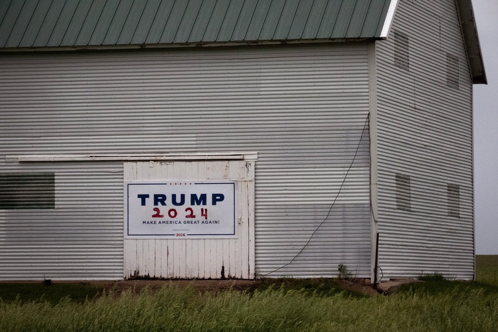 A banner from U.S. President Donald Trump's 2024 campaign hangs on a barn door on May 30, 2026 in Sioux Rapids (Getty)