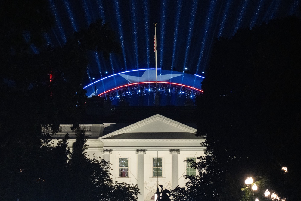 Lights shine from the Ultimate Fighting Championship ring during a test in preparation for the UFC Freedom 250 match on June 11, 2026 (Getty)