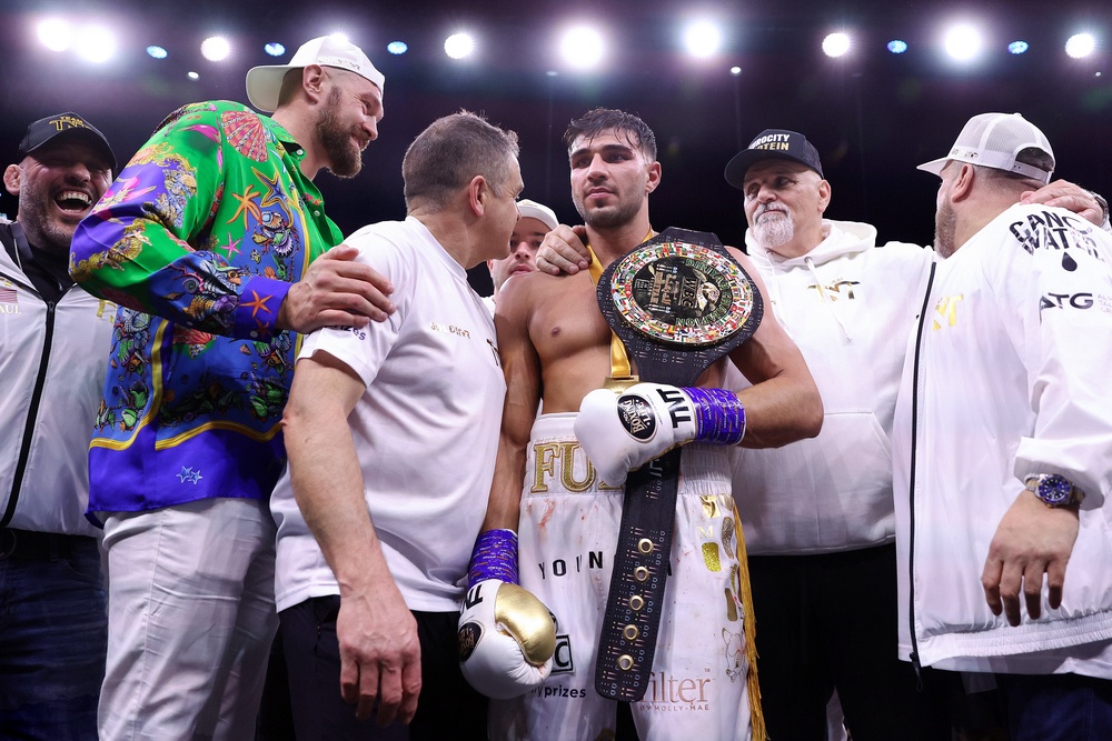 Tommy Fury with half-brother Tyson (left) and father John (right) in 2023 (Getty)