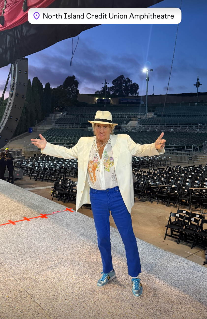 Stewart shared an Instagram photo posing in the empty stadium (Instagram @sirrodstewart)