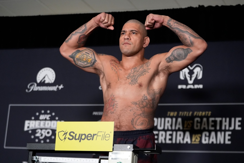 Alex Pereira ahead of his heavyweight debut (AP)