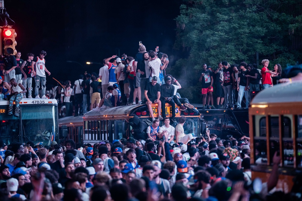 New York Knicks fans clambered on buses as they celebrated (Getty)