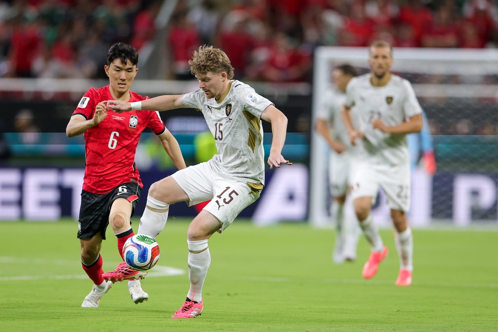 Pavel Šulc gets away from Hwang In Beom during the World Cup match between Czechia and Korea Republic at the Guadalajara stadium in Mexico on 11 June 2026 (Getty)