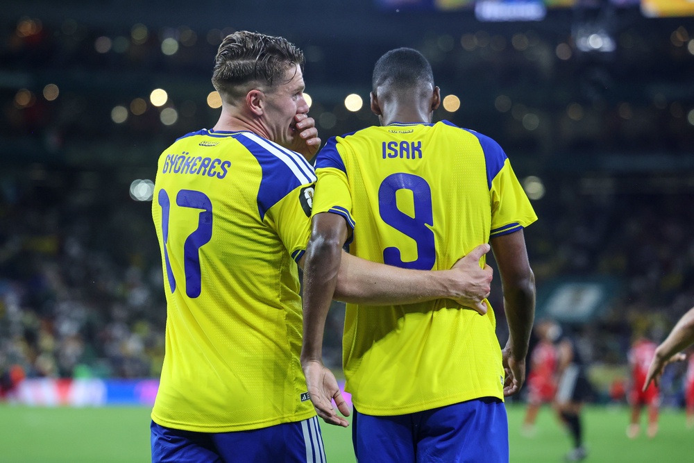 Gyokeres and Isak combined well for Sweden (AP)