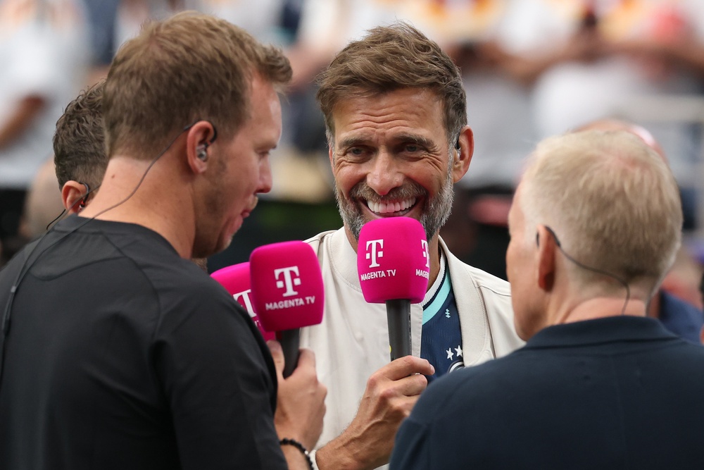 Jurgen Klopp speaks to former Germany manager Julian Nagelsmann while a pundit at the World Cup (Getty)