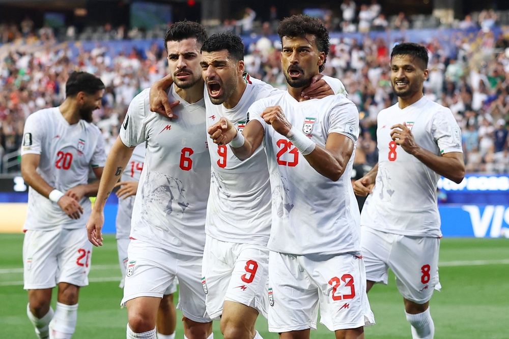 Image from: USA v Australia LIVE: Dominant World Cup co-hosts double lead over Socceroos after tight VAR call