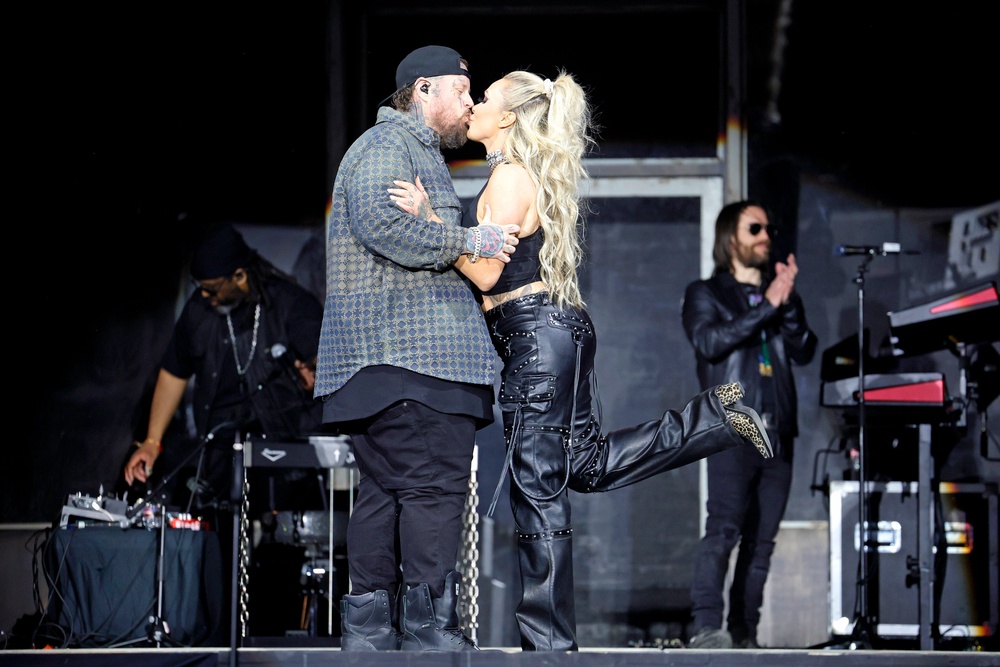Jelly Roll and Bunnie Xo kissing onstage at a festival in 2025 (Getty)