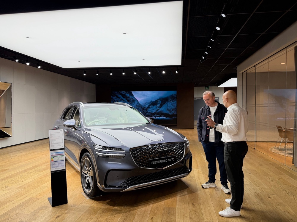 Car shopping in a Genesis studio is a car shopping experience like no other – it's seriously impressive (Steve Fowler)