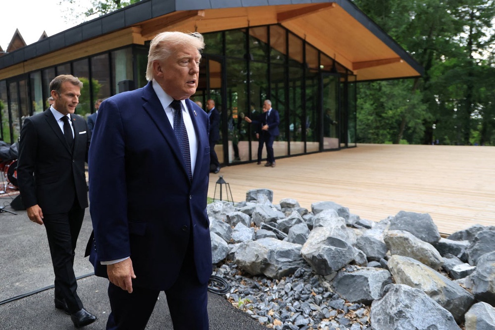 Image from: Iran-US war latest: Trump threatens to ‘drop bombs smack in the middle of their head’ if he doesn’t like deal with Tehran