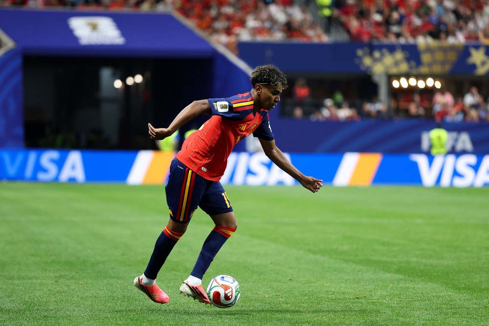 Lamine Yamal in action for Spain against Cape Verde (Getty)