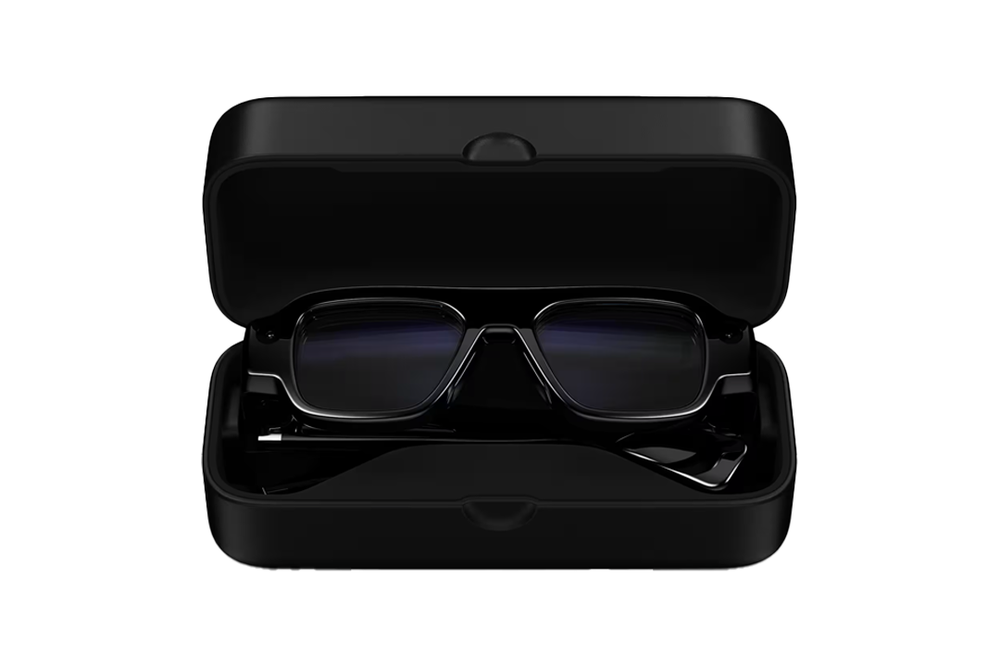 In the box, you get the Snap specs, the charging case, a charging cable, a cleaning cloth and a nose pad kit (Snap)