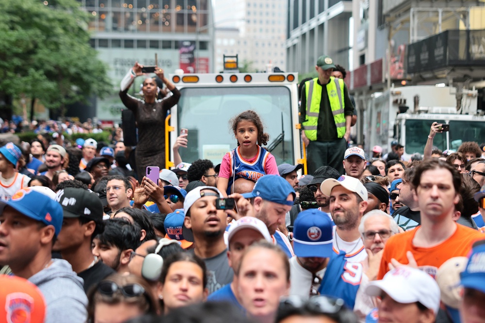 They began lining up hours before the viewing areas opened (Getty Images)