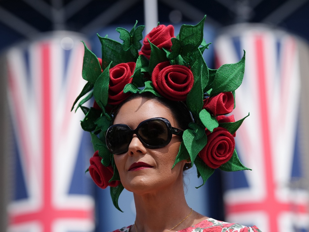 Flower power on Ladies Day (Jonathan Brady/PA) (PA Wire)