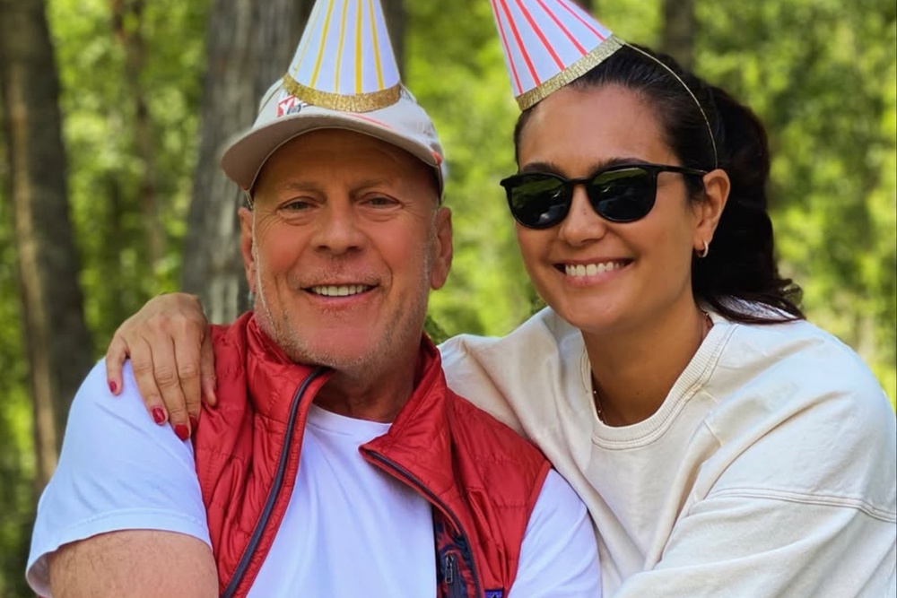 Emma Heming Willis with husband Bruce in a throwback picture (Instagram/@emmahemingwillis)