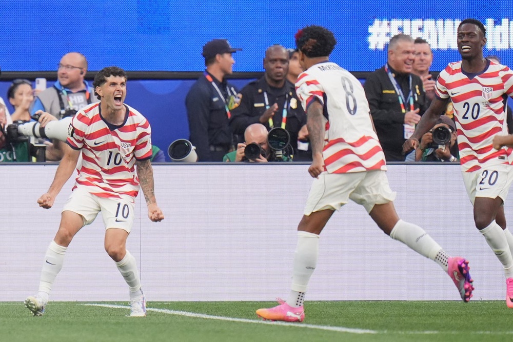Image from: USA v Australia LIVE: Dominant World Cup co-hosts double lead over Socceroos after tight VAR call