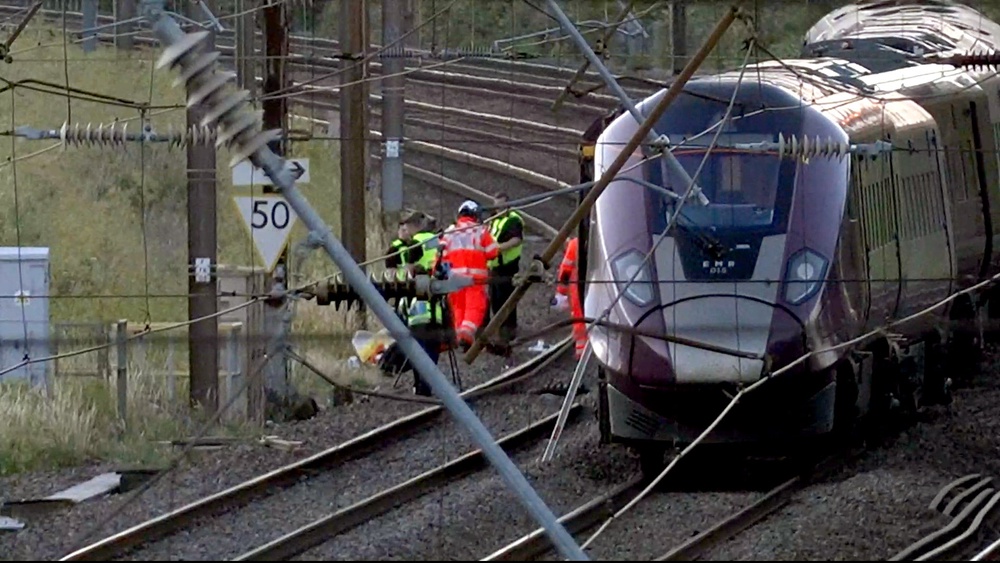All trains were stopped on the line between Luton and Bedford (PA)
