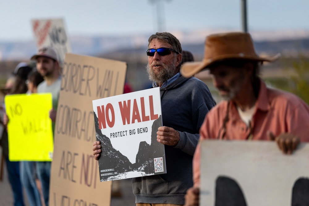 While it isn’t clear whether the brief suspension portended a more permanent halt to the construction in the area, it reflected the intensity of the bipartisan opposition (John Moore/Getty Images)
