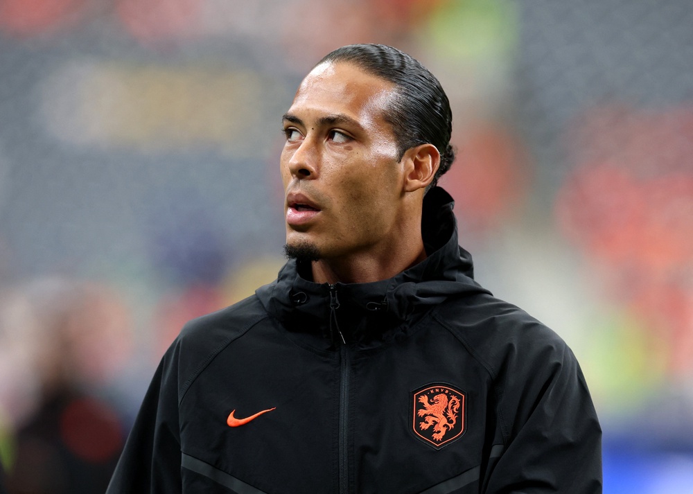 Van Dijk arrives at Houston Stadium (Reuters)