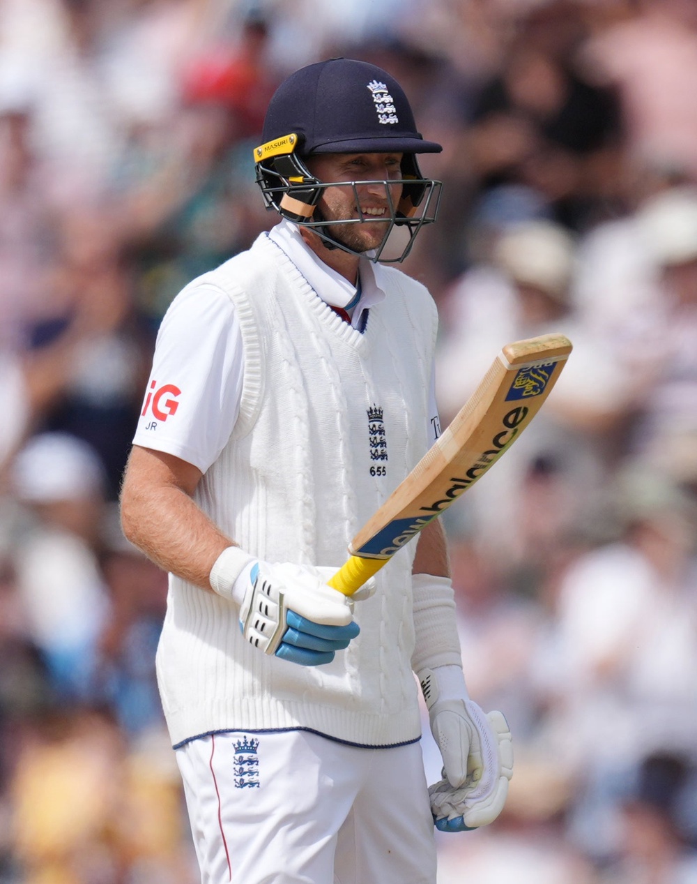 Joe Root acknowledges the crowd after reaching 14,000 Test runs (Ben Whitley/PA) (PA Wire)
