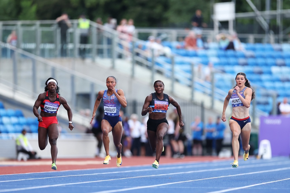 Hunt (right) pipped Dina Asher-Smith (second-right) to the win in Birmingham (Getty)