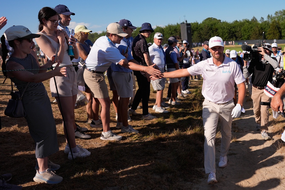 Not all of Wyndham Clark’s dealings with spectators were positive at Shinnecock Hills (George Walker IV/AP) (AP)