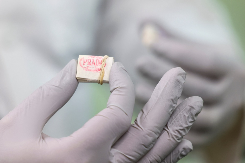 A Drug Enforcement Administration (DEA) chemist holds up glassine bags containing fentanyl at the Drug Enforcement Administration (DEA) Northeast Regional Laboratory in New York (AFP/Getty)