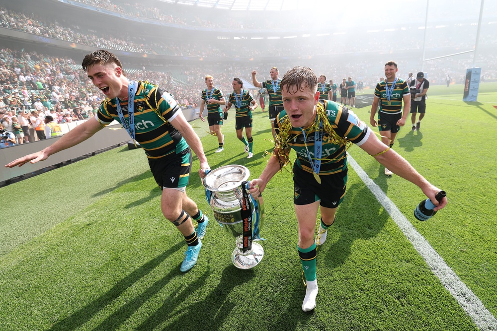 Fin Smith (right) has revealed that he lost confidence in his own game during the course of the campaign (Getty)