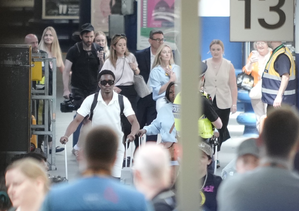 Andy Burnham (centre top) arrived at London Euston train station on his way to Westminster (Jeff Moore/PA) (PA Wire)