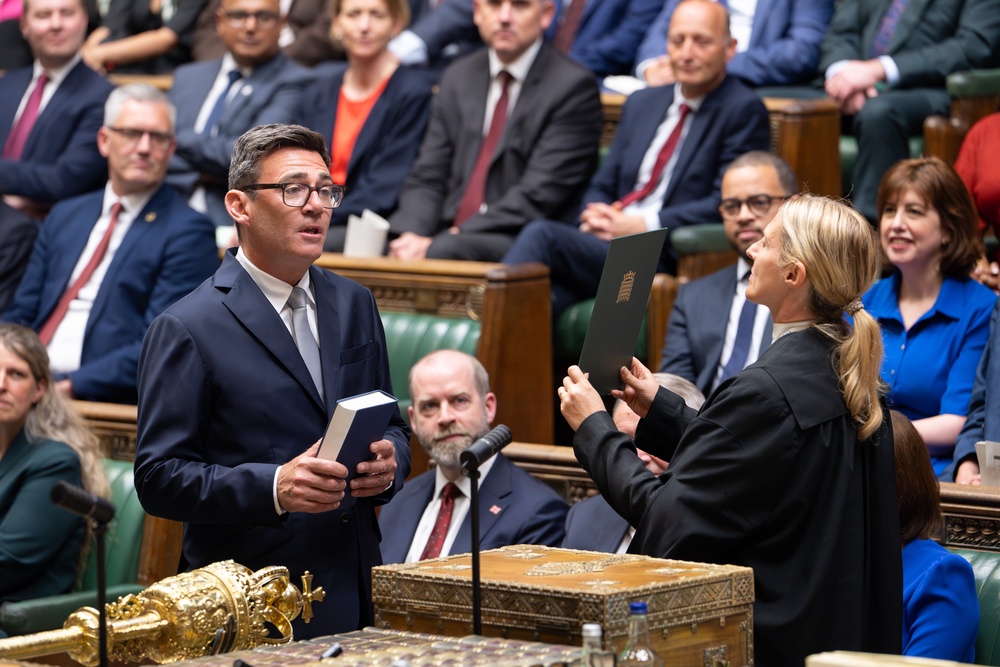 Burnham is sworn in as an MP (House of Commons)