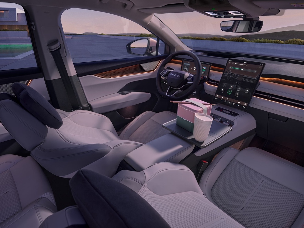 The new Škoda Peaq gets plenty of traditional Škoda 'simply clever' features including a fold-out table (Škoda)