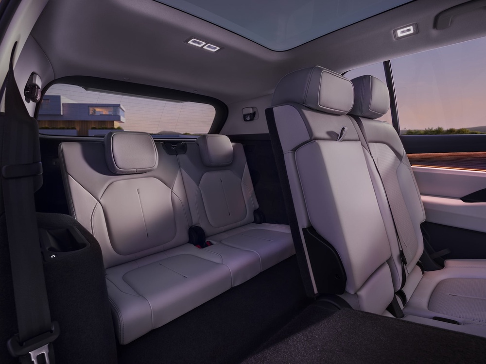 Even the third row in the Škoda Peaq gets room for adults - just (Škoda)